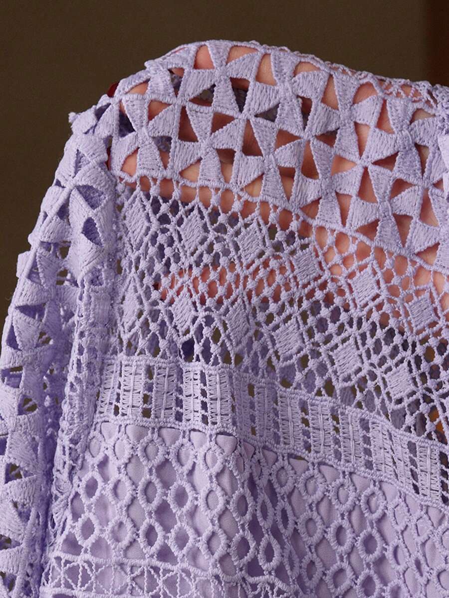 Vestido Curto com Manga Longa e Babados