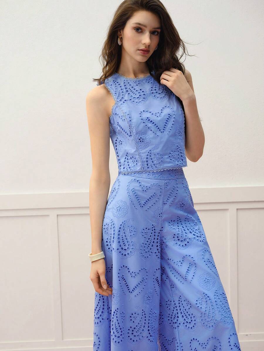 Conjunto 2 Peças com Blusa Cropped Bordada e Calça Pantalona