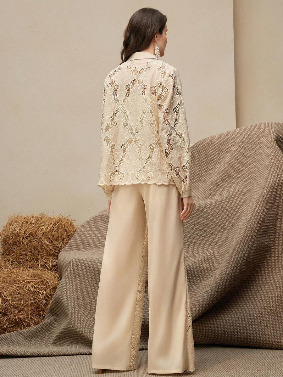 Conjunto de Blusa com Bordado e Calça Elegante