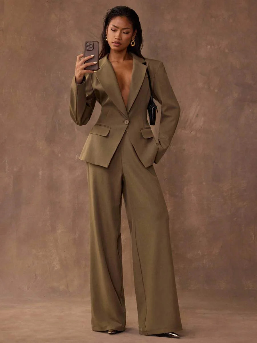 Conjunto Elegante com Blazer Ajustado e Calça Reta