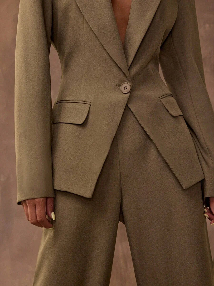 Conjunto Elegante com Blazer Ajustado e Calça Reta