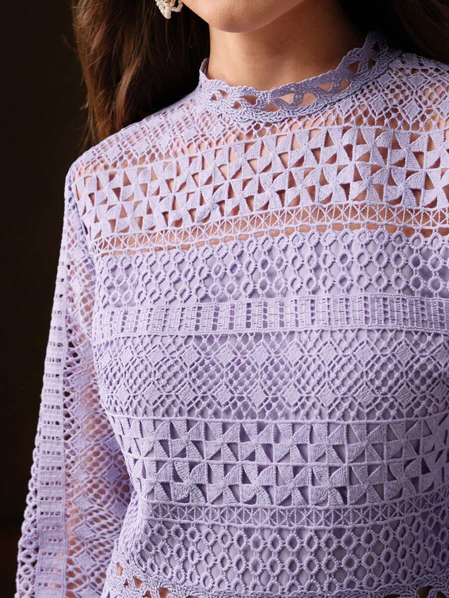 Vestido Curto com Manga Longa e Babados