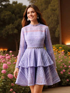 Vestido Curto com Manga Longa e Babados