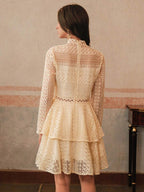 Vestido Curto com Manga Longa e Babados