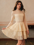 Vestido Curto com Manga Longa e Babados