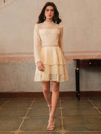 Vestido Curto com Manga Longa e Babados