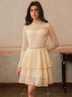 Vestido Curto com Manga Longa e Babados