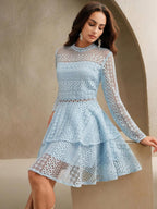 Vestido Curto com Manga Longa e Babados