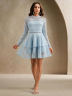 Vestido Curto com Manga Longa e Babados