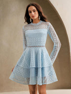 Vestido Curto com Manga Longa e Babados