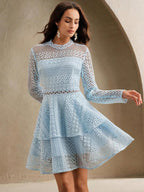 Vestido Curto com Manga Longa e Babados