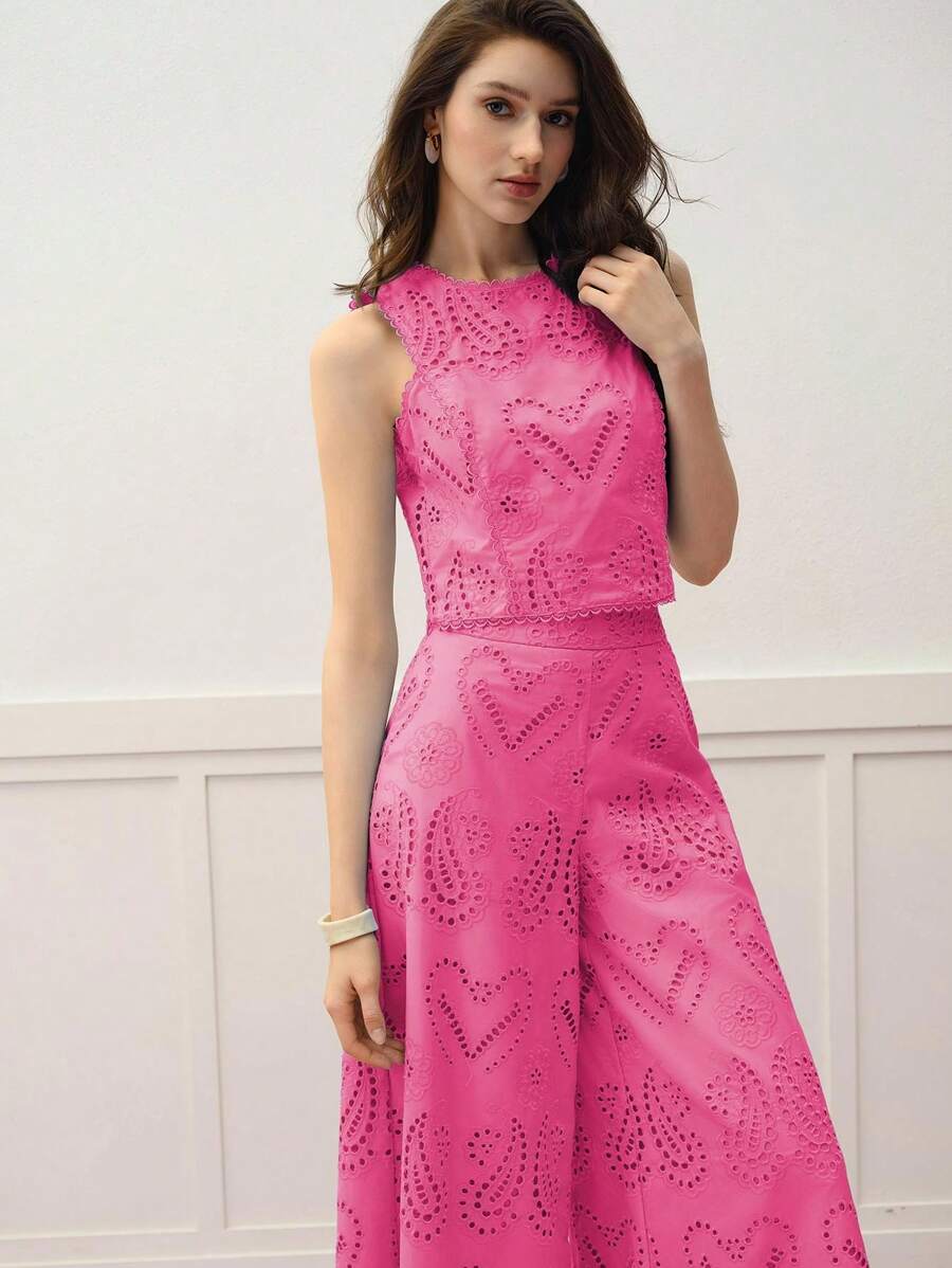 Conjunto 2 Peças com Blusa Cropped Bordada e Calça Pantalona