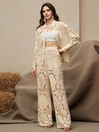 Conjunto de Blusa com Bordado e Calça Elegante