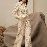 Conjunto de Blusa com Bordado e Calça Elegante