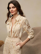 Conjunto de Blusa com Bordado e Calça Elegante