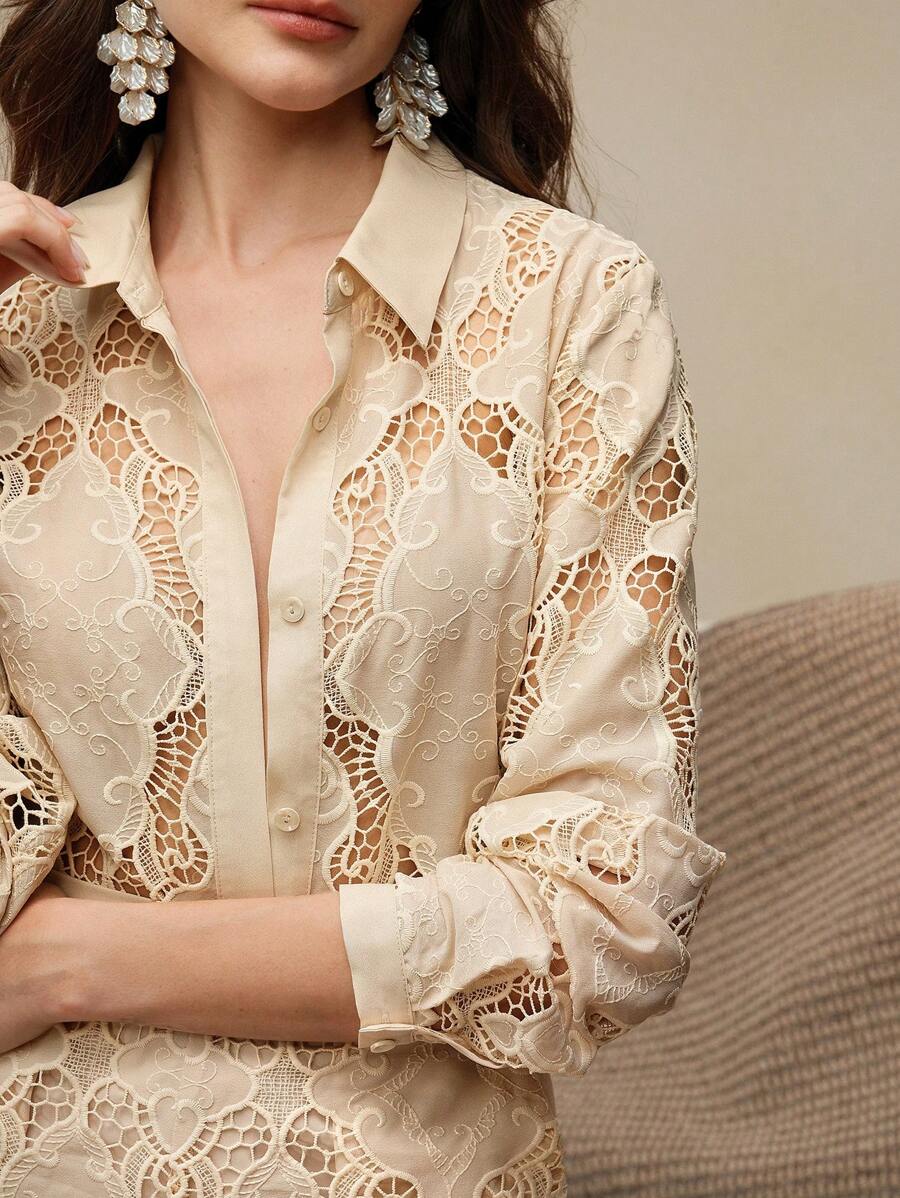 Conjunto de Blusa com Bordado e Calça Elegante