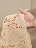 Conjunto de Blusa com Bordado e Calça Elegante