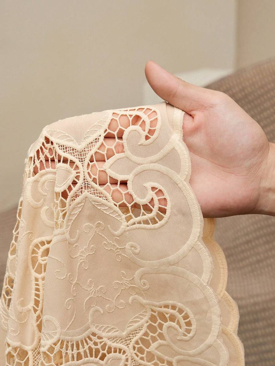 Conjunto de Blusa com Bordado e Calça Elegante