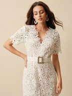 Vestido Longo Elegante com Recortes em Renda