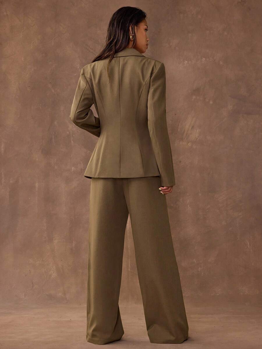 Conjunto Elegante com Blazer Ajustado e Calça Reta