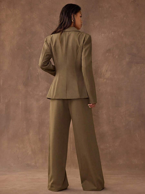 Conjunto Elegante com Blazer Ajustado e Calça Reta