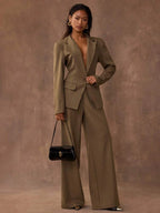 Conjunto Elegante com Blazer Ajustado e Calça Reta