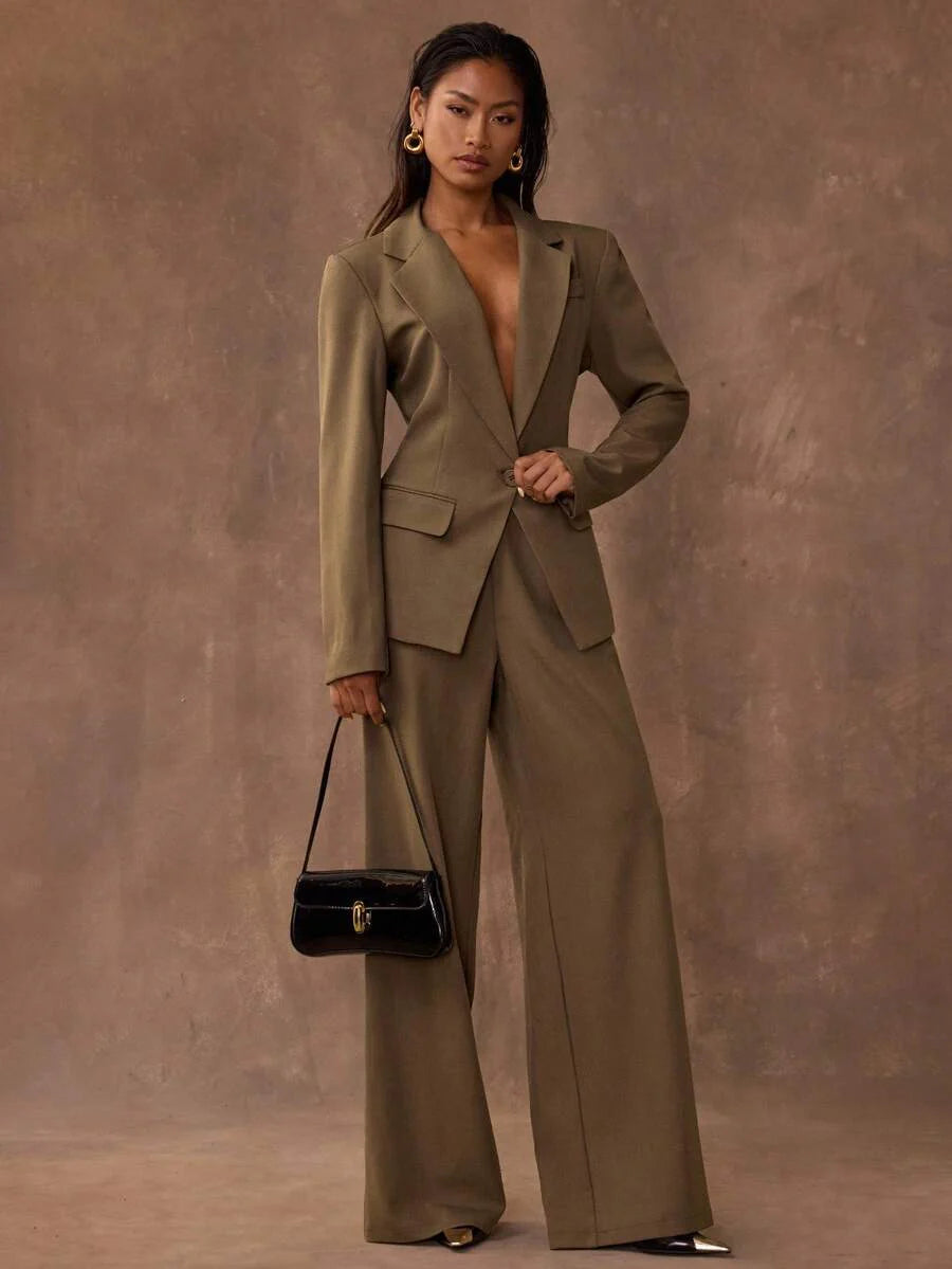 Conjunto Elegante com Blazer Ajustado e Calça Reta