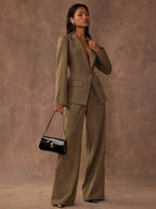 Conjunto Elegante com Blazer Ajustado e Calça Reta