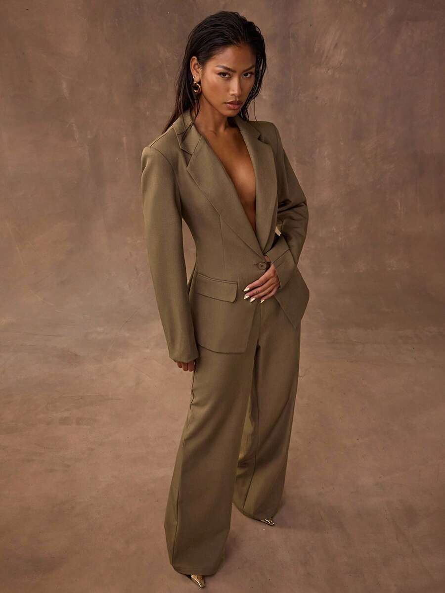 Conjunto Elegante com Blazer Ajustado e Calça Reta