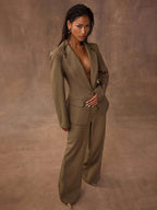 Conjunto Elegante com Blazer Ajustado e Calça Reta