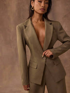 Conjunto Elegante com Blazer Ajustado e Calça Reta