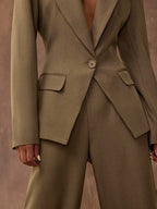 Conjunto Elegante com Blazer Ajustado e Calça Reta