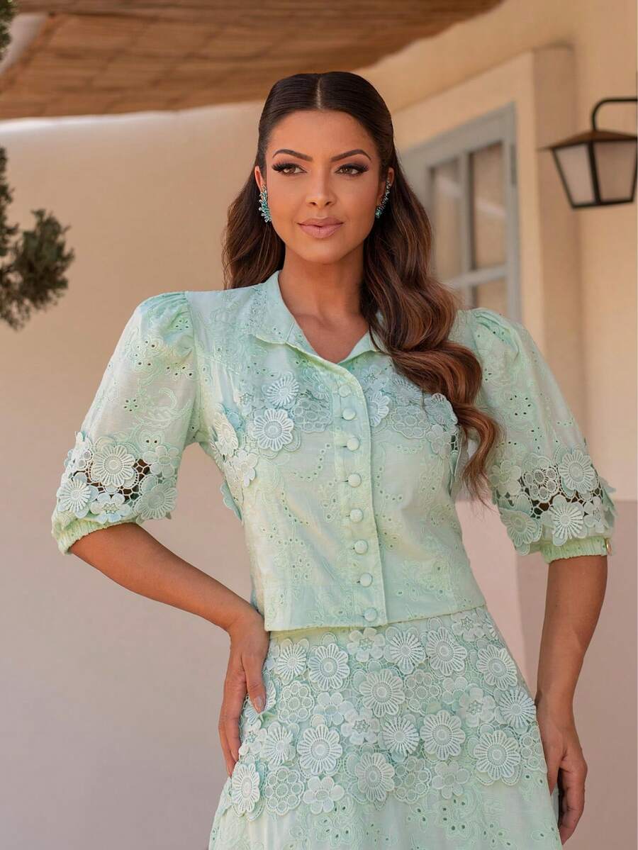 Conjunto 2 Peças com Blusa Cropped e Saia de Babados